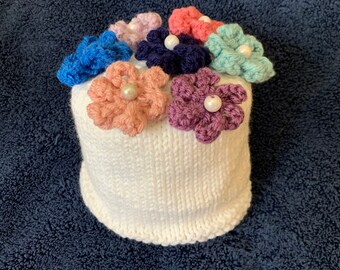 Funda para rollo de papel higiénico tejida a mano con flores de cuentas de perla