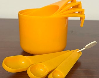 Vintage Decor Plastic Bundle Lot - Measuring Cups & Measuring Spoons Set - Retro Yellow Plastics Kitchen Ware Baking - 70's 80's Groovy