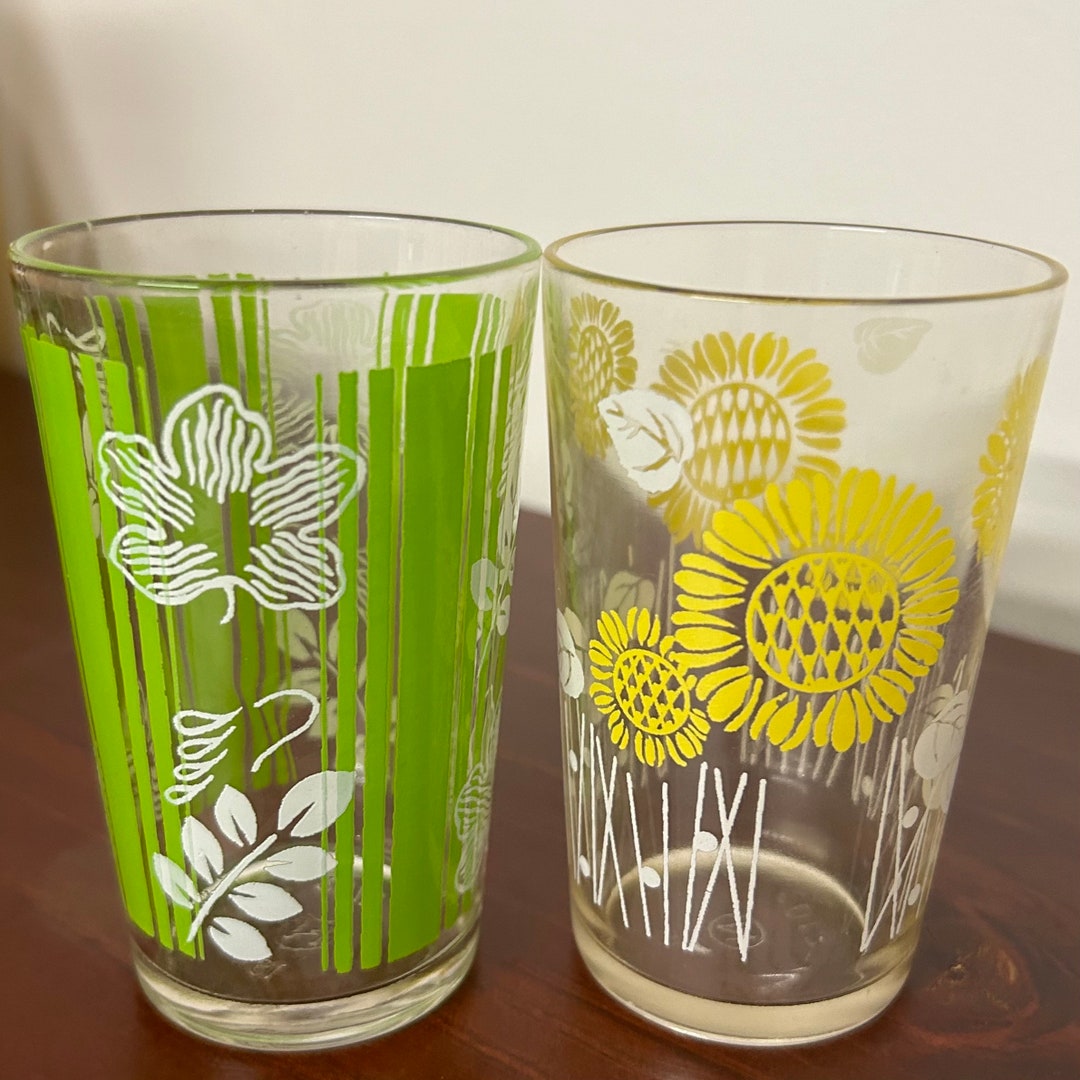 Vintage Drinking Glasses Set of 2 Cups Green Yellow White Graphic ...