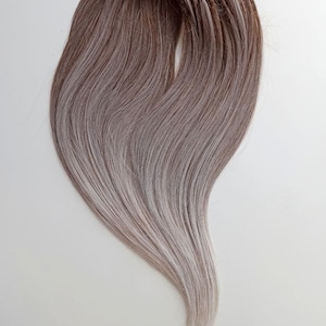 Gehäkelte Dreads mit langen losen Strähnenenden, die das Naturhaar imitieren ombre braun grau Natural look Doppelendige und weiche Fake Dreadlocks Set