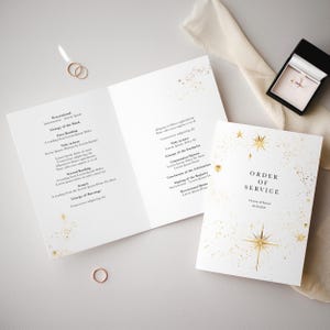 Może przedstawiać: Porządek ceremonii ślubnej z motywem złotej gwiazdy i tekstem "Order of Service" oraz "Victoria & Daniel 20.08.2020".