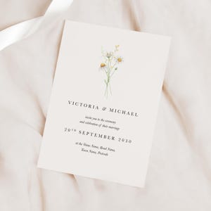 Simple Daisy Wedding Invitations