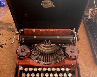 Vintage Red Wood Grain Underwood 4 Bank Typewriter - Very Rare!