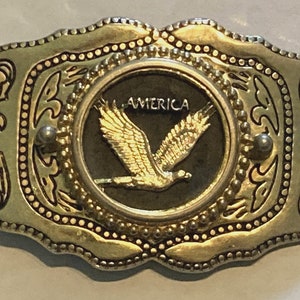 Vintage 1980&#39;s Unbranded American Eagle gold tone belt buckle