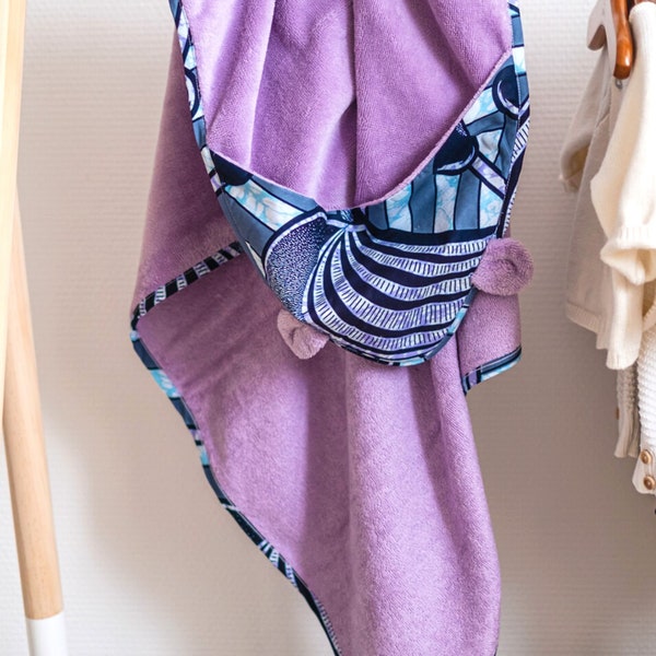 Coffret naissance Cape de bain bébé pour garçon ou fille avec serviette et gant de toilette assortis en éponge de bambou violet et bleu