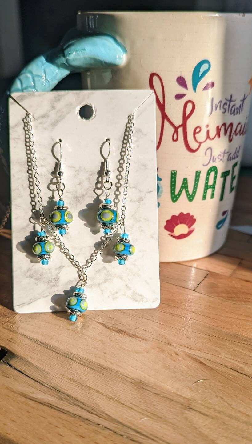 Glass earring & necklace set