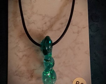 Glowing twist glass necklace