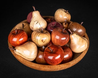 fruit tourné en bois