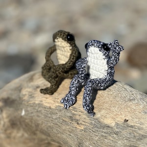 Realistic Posable Frog Crochet Amigurumi Mini Toad Stuffed Plushie