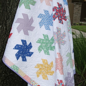 Hexagon Spinners Moda Chloe&#39;s Closet Quilt KIT by Pastry Shop Quilts using 30&#39;s Playtime