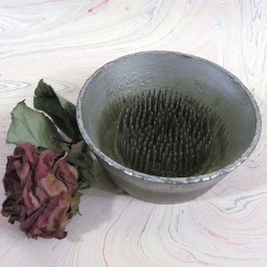 Antike Blume Pin Frosch Runde Metall Blumenarrangement Ikebana