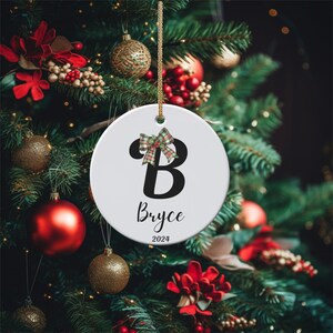 Adornos con nombre y letras - Adorno con inicial personalizado - Regalo de Navidad - Adorno familiar 2024 - Recuerdo familiar - Regalo personalizado - Letra B