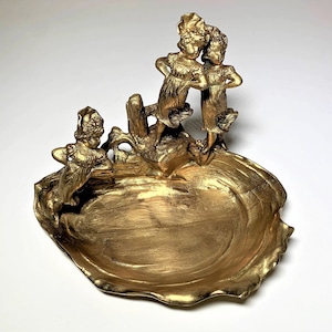 Vide Poche in bronzo dorato figurato antico - Piatto Ormolu delle Tre Ragazze dello Stagno - Vassoio Vanity in Bronzo delle Tre Grazie Ciotola Catchall in Ottone Vintage