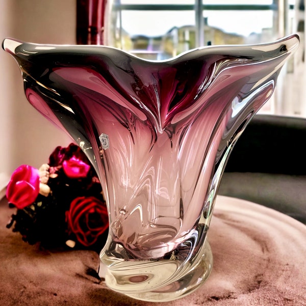 vintage Doyen Burgundy Freeform Vase - 12" Rare Belgium Lip Shape Crystal Centerpiece - MCM Purple to Pink Crystal Vase décoratif Glass Art