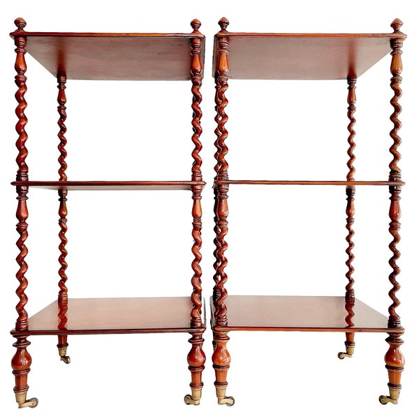 Paire de Barley Twist Whatnot - vintage Burl Veneer 3 Tier Occasion Table Set Victorian Style Mahogany Side Shelves Cabinet Console Tables