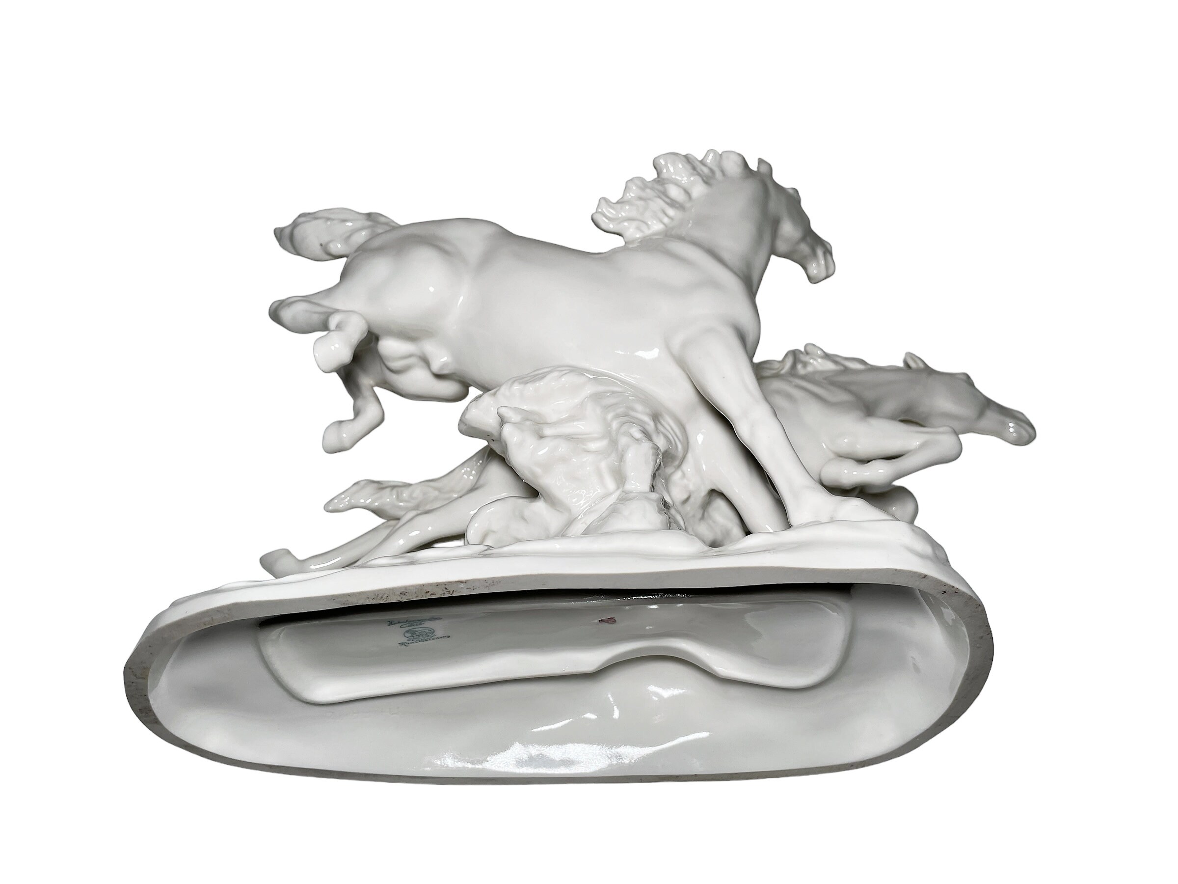 フッチェンロイターの自由の馬の置物 - MCM ドイツ白馬磁器彫刻