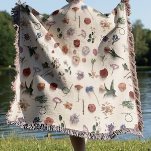 Woven Blanket Tropical Flower 100% Cotton Fringe Blanket Floral Throw Blanket Tapestry in Vintage Style. Housewarming Gift for Mom