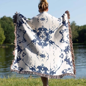 Blue White Woven Blanket Hampton Style Blanket Gift Abstract Throw Blanket 100% Cotton Fringed Tapestry in Vintage Style