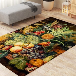 Puede incluir: Una alfombra colorida con un diseño de bodegón que presenta una variedad de frutas, verduras y una piña. La alfombra tiene un fondo marrón con un marco de madera.