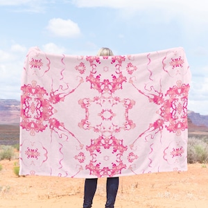 Manta de terciopelo rosa con efecto espejo abstracto simétrico de acuarela para niña, decoración francesa, regalo de inauguración de la casa