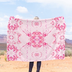 Manta de terciopelo rosa con efecto espejo abstracto simétrico de acuarela para niña, decoración francesa, regalo de inauguración de la casa
