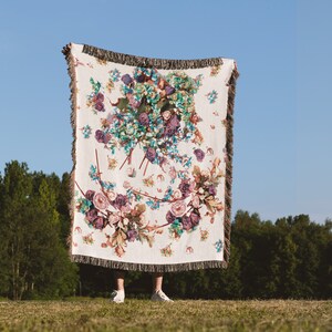 Floral Woven Blanket Farmhouse Boho Fringe Blanket 100% Cotton Wildflower Throw Blanket Tapestry Housewarming Gift for Mom