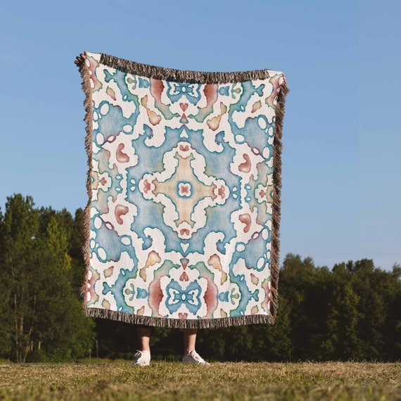 Retro Leaves Woven Throw Blanket – Beyond Vintage Shop Vintage retro woven throw blanket display picture 1