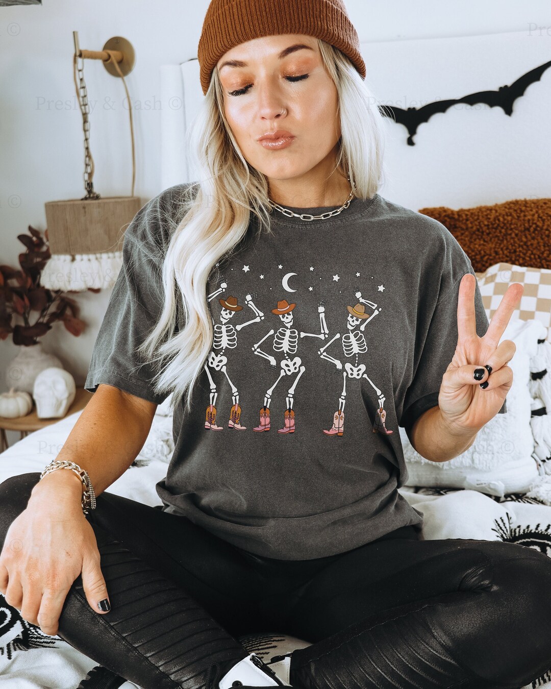 T-Shirt Western Squelettes Dansants - Halloween Unisex Bella + Canvas (Neuf Étiqueté)