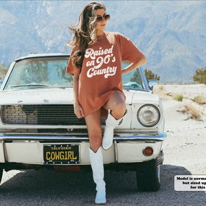 QLIPIN Women's Vintage 90s Country Music T-Shirt - Raised On 90s Country Graphic Tee, Short Sleeve, Caramel, X-Large