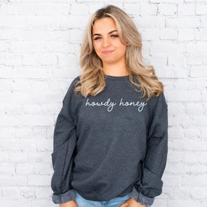 Howdy Honey Crewneck Simple Design Sweatshirt Southern Girl Shirt Western Style Jumper Howdy Y'all Shirt Cowgirl Gift Oversized Sweatshirt imagem 7
