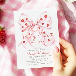 Sjabloon Berry Sweet babyshower-uitnodiging Strawberry Berry Sweet is onderweg Coquette lint babymeisje roze strik uitnodiging afdrukbare canva