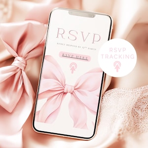 Puede incluir: Un teléfono inteligente muestra una invitación RSVP con un lazo rosa. La pantalla dice "RSVP" y "Por favor, responda antes del 12 de marzo". También son visibles una cinta rosa y "Seguimiento RSVP". El teléfono está sobre un fondo satinado.