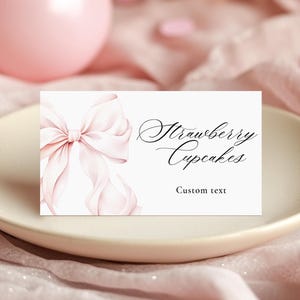 Modèle de carte de table avec noeud rose pour table de baby shower Modèle de carte de buffet d'étiquettes d'aliments Carte de visite élégante avec noeud de ruban rose et ruban rose à téléchargement immédiat