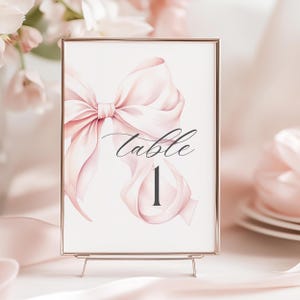 Modello di numero di tavolo per baby shower con fiocco rosa Modello Canva per baby shower con fiocco rosa elegante Assegnazione di tavolo per baby shower con fiocco rosa Download immediato