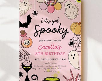 Puede incluir: Invitación rosa con temática de Halloween con el texto "Let's get Spooky" y "Camilla's 8th Birthday". Incluye ilustraciones de fantasmas, arañas, un gato negro, una botella de poción y un caldero. Detalles de fecha, hora y lugar.
