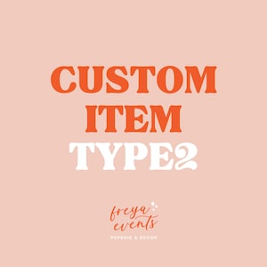 Peut inclure: Texte orange sur fond rose clair : « CUSTOM ITEM TYPE 2 ». Sous le texte, un logo en écriture orange : « freya events » avec les mots « PAPERIE & DECOR » en blanc sous le logo.