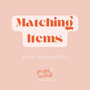 Pode incluir: Um fundo rosa com um ret&acirc;ngulo branco arredondado contendo o texto "Matching Items" em laranja. Abaixo do ret&acirc;ngulo est&aacute; o texto "SOLD SEPARATELY" em branco. Abaixo disso, h&aacute; um logotipo em laranja que diz "freya events" com o texto "PAPERIE & DECOR" em branco abaixo.