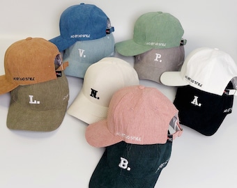 Casquette en velours côtelé brodée alphabet | Adulte