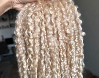 ライトゴールデンオーガニックティーズウォーターモヘアフリース（人形の髪の植毛用、ウォルドルフ人形用）