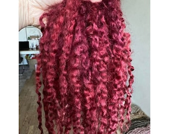 手染めティーズウォーターフリース：人形の髪用オーガニック赤ワインカール 10～12インチ