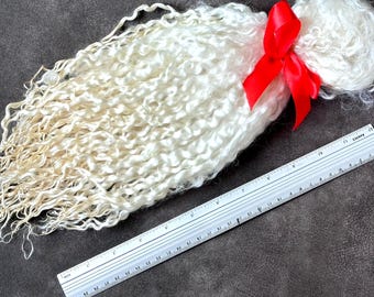 洗浄済み・未染色のティーズウォーター産ウール（巻き毛、人形の髪、紡績・フェルト用ロービング）（30g/1oz）