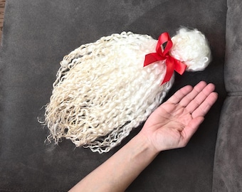 洗浄済み・未染色のティーズウォーター産ウール（巻き毛、人形の髪）、紡績・フェルト加工用繊維（30g/1oz）