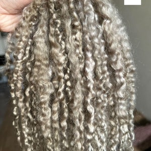Mèches de laine de Teeswater bio, 60 g / 2,11 oz, 10-12 pouces, longs cheveux bouclés de poupée teints à la main, fibre de reroot, polaire de qualité supérieure 4 - khaki