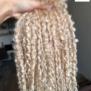 Mèches de laine de Teeswater bio, 60 g / 2,11 oz, 10-12 pouces, longs cheveux bouclés de poupée teints à la main, fibre de reroot, polaire de qualité supérieure 3 - light gold