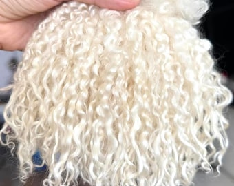 人形の髪用オーガニックウォッシュドフリース、長さ5～6インチ／手染め／白色／ティーズウォーターフリース