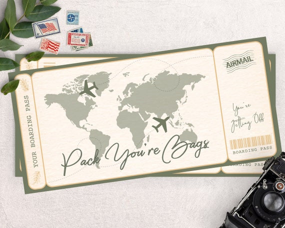 Argent, passeport, billets, bateau origami et avion sur la carte du monde.  Concept de voyage image libre de droit par serezniy © #256688836