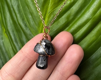 Collier champignon, pendentif bijoux en cristal de champignon en pierre unique