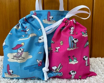 Snoopy Beach Geschenktasche: Handgefertigte Andenken aus Baumwolle - UK Made