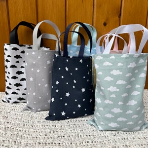 Luxus Geschenktüten aus 100% Baumwolle. Sterne und Wolken. Liebevoll handgefertigte Geschenktüte für alle Gelegenheiten. Hergestellt in England.