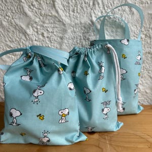 Bolsas de regalo de Snoopy hechas a mano: Bolsas de fiesta de algodón reutilizables, fabricadas en el Reino Unido.